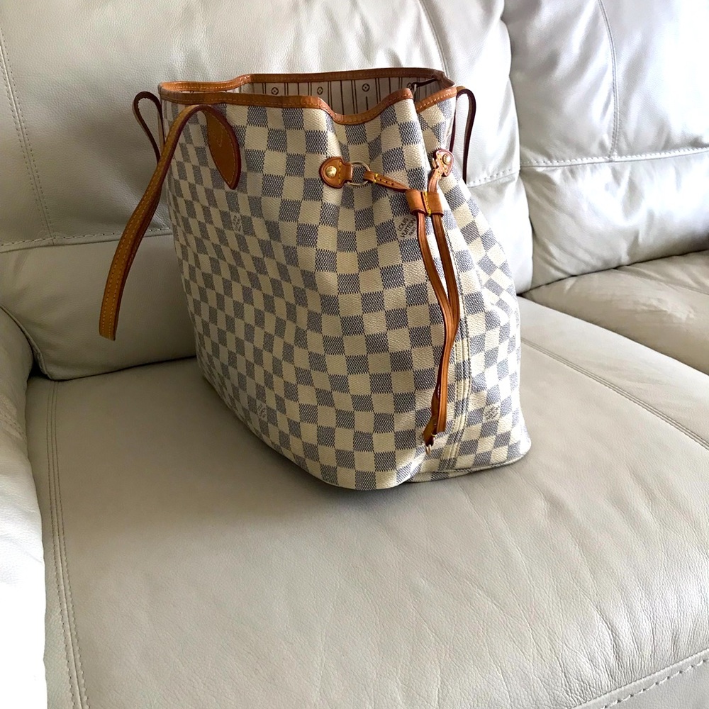 LV  Neverfull Damier Azur Tote. Price reflects authenticity.